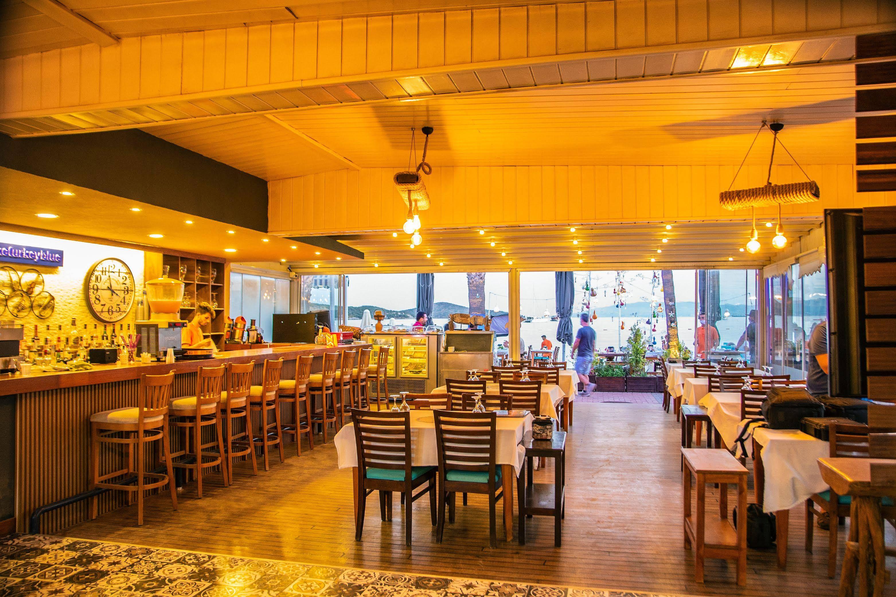 Blue Bay Beach Hotel (Adults Only) Битез Экстерьер фото